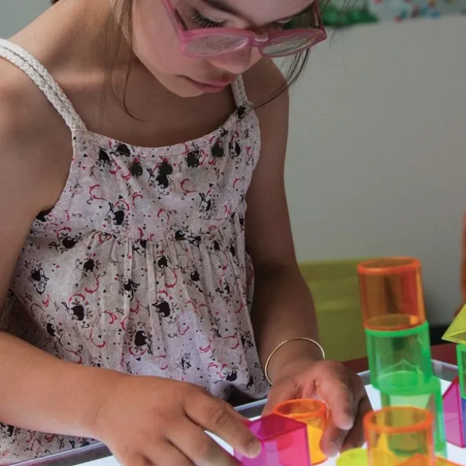 Cubes translucides multicolores par 50
