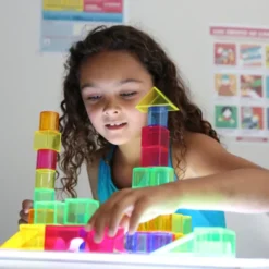 Cubes translucides multicolores par 50