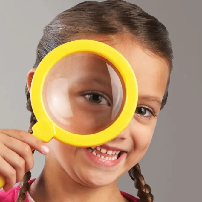 Loupe et pince géante
